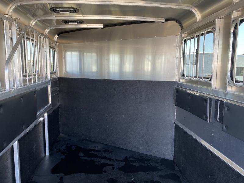 2025 Maverick Lite DX – Enclosed 3-Horse - Image 14