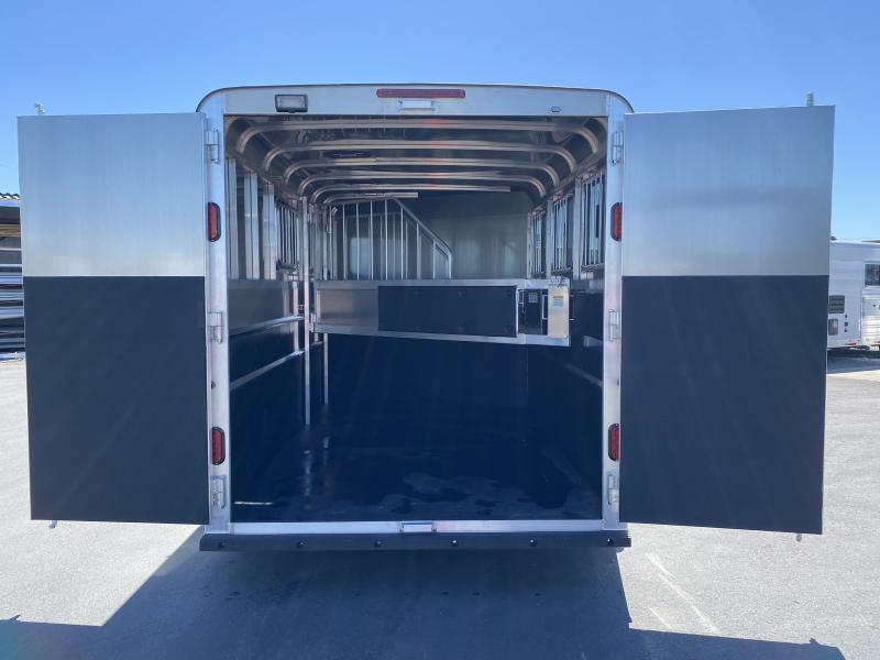 2025 Maverick Lite DX – Enclosed 3-Horse - Image 6