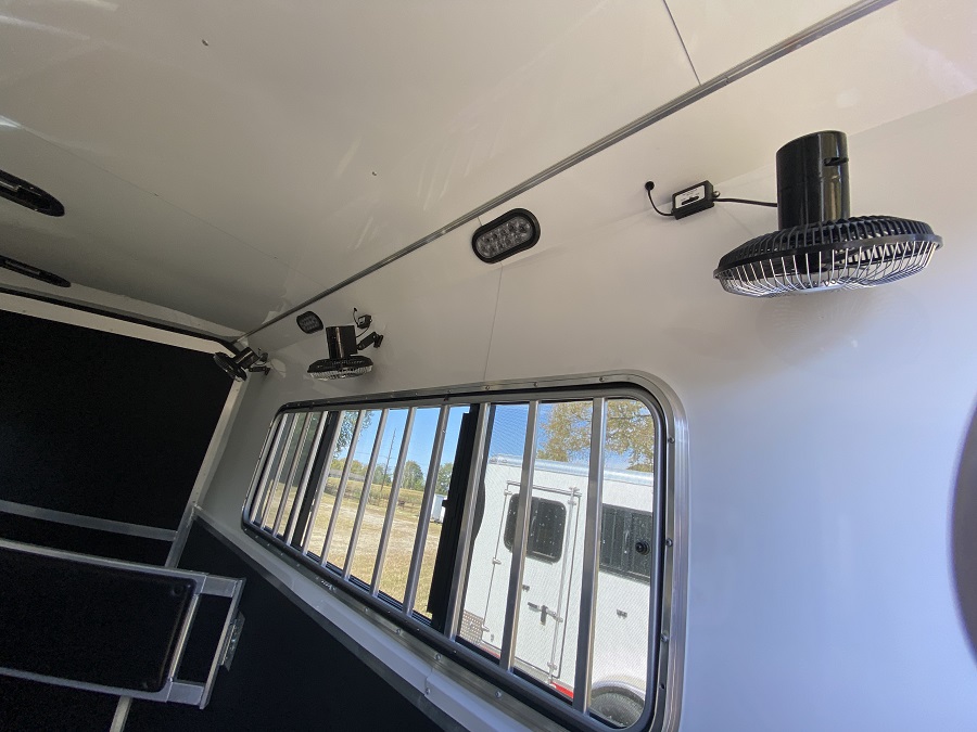 2024 Shadow Trailer 3 Horse - Image 18