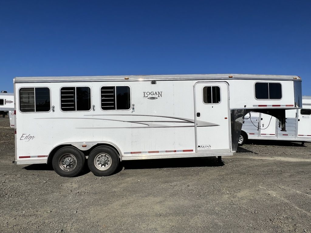 2007 Logan Coach Edge 3 Horse w/Insulated Dressing Room - Image 3
