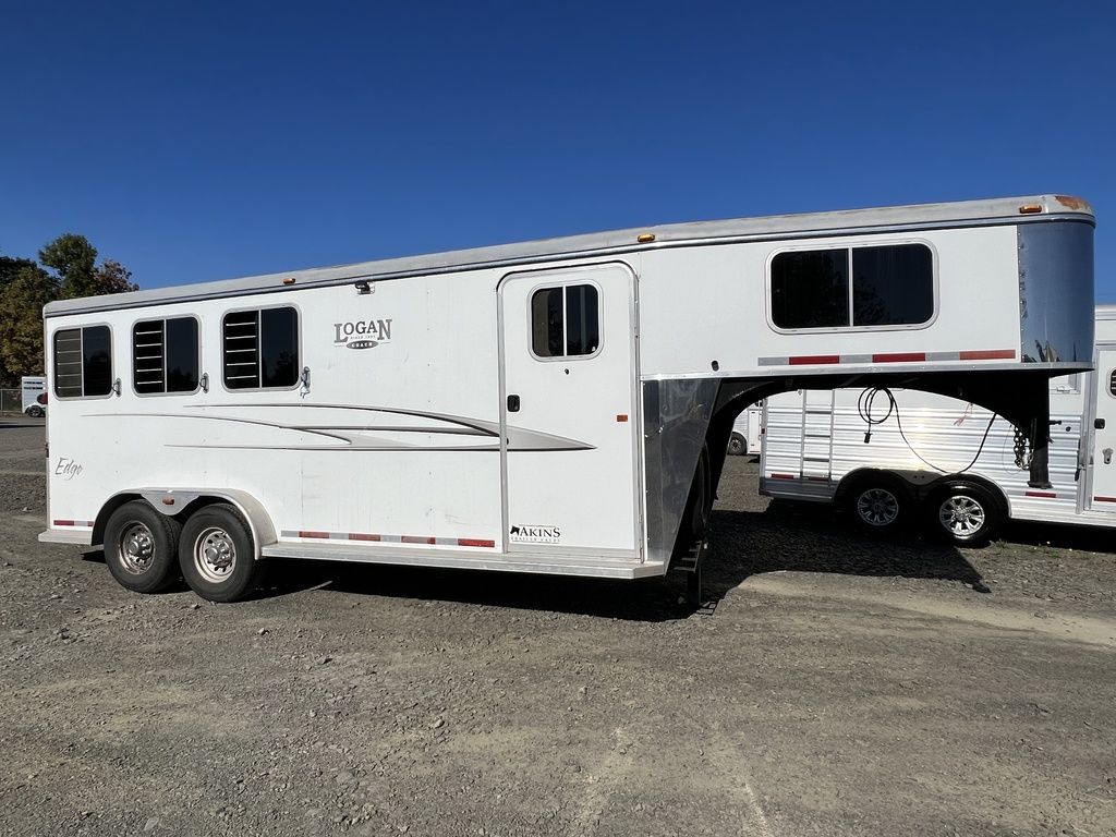 2007 Logan Coach Edge 3 Horse w/Insulated Dressing Room - Image 8