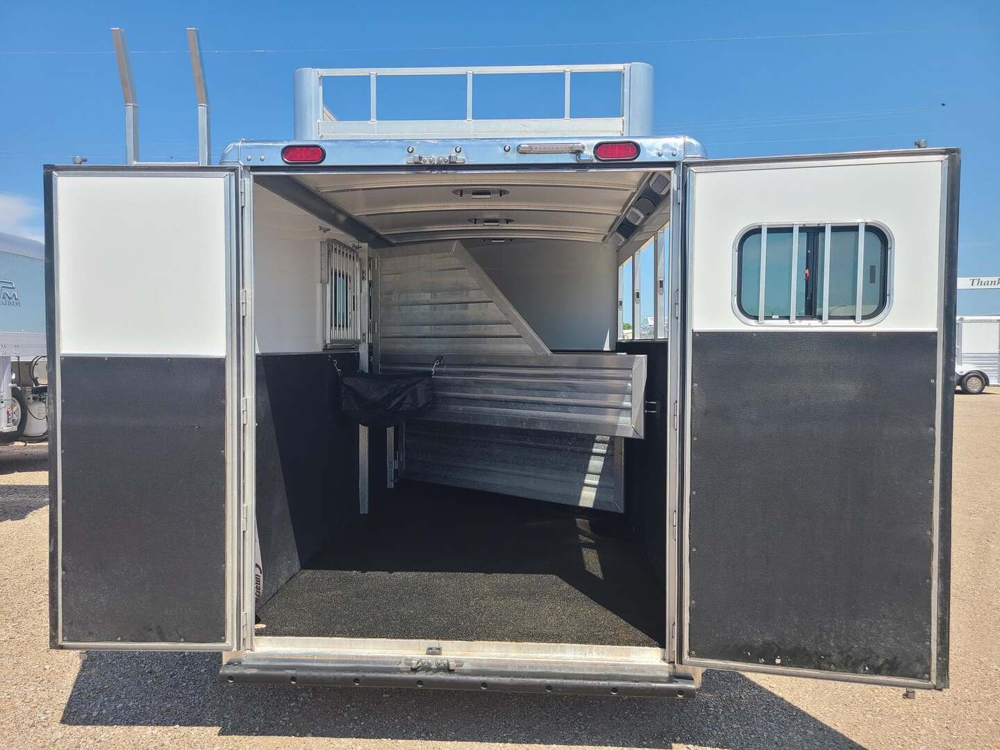 2022 Cimarron Trailers Norstar 3HBP WERM FLOORING, Hayrack & POLISHED ALU - Image 8