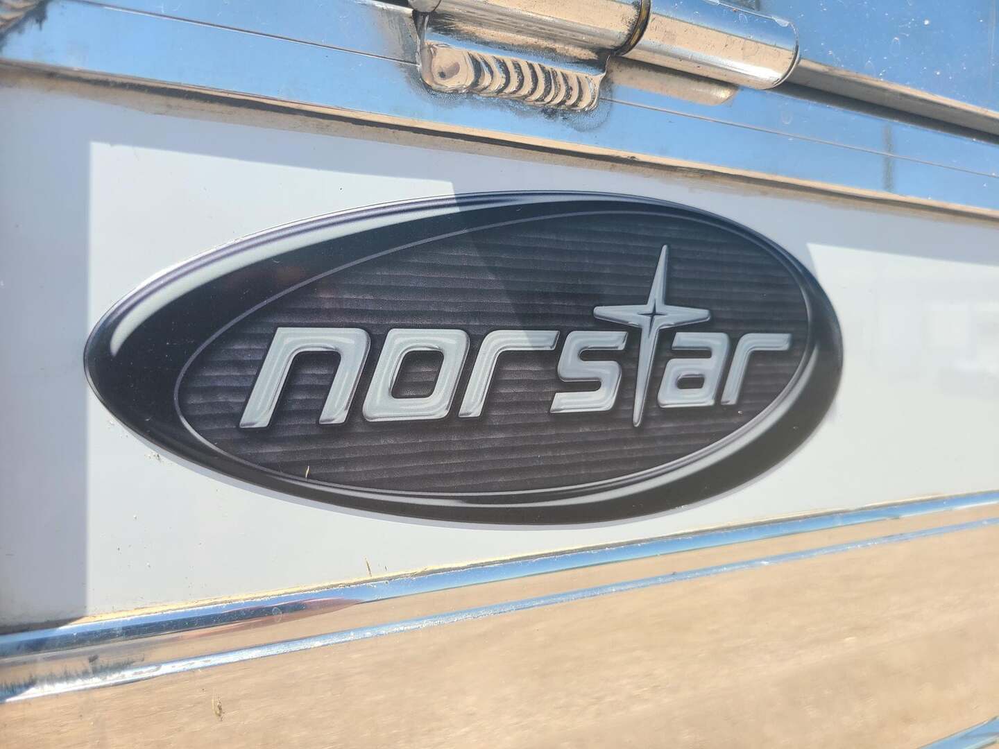 2022 Cimarron Trailers Norstar 3HBP WERM FLOORING, Hayrack & POLISHED ALU - Image 17
