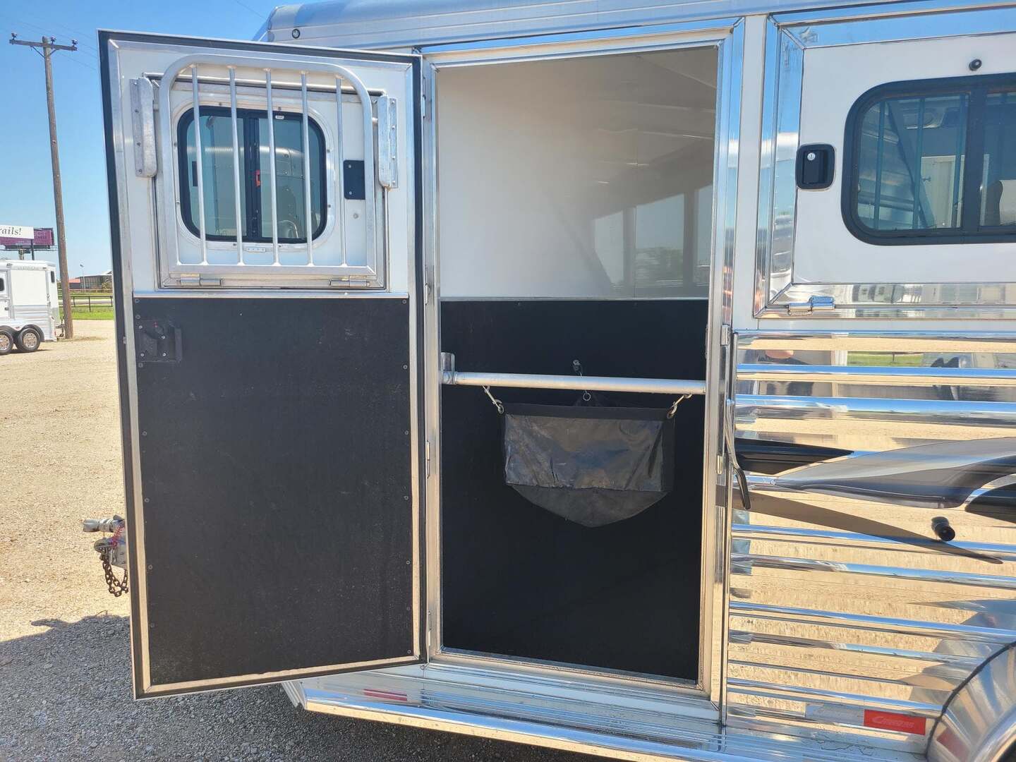 2022 Cimarron Trailers Norstar 3HBP WERM FLOORING, Hayrack & POLISHED ALU - Image 10