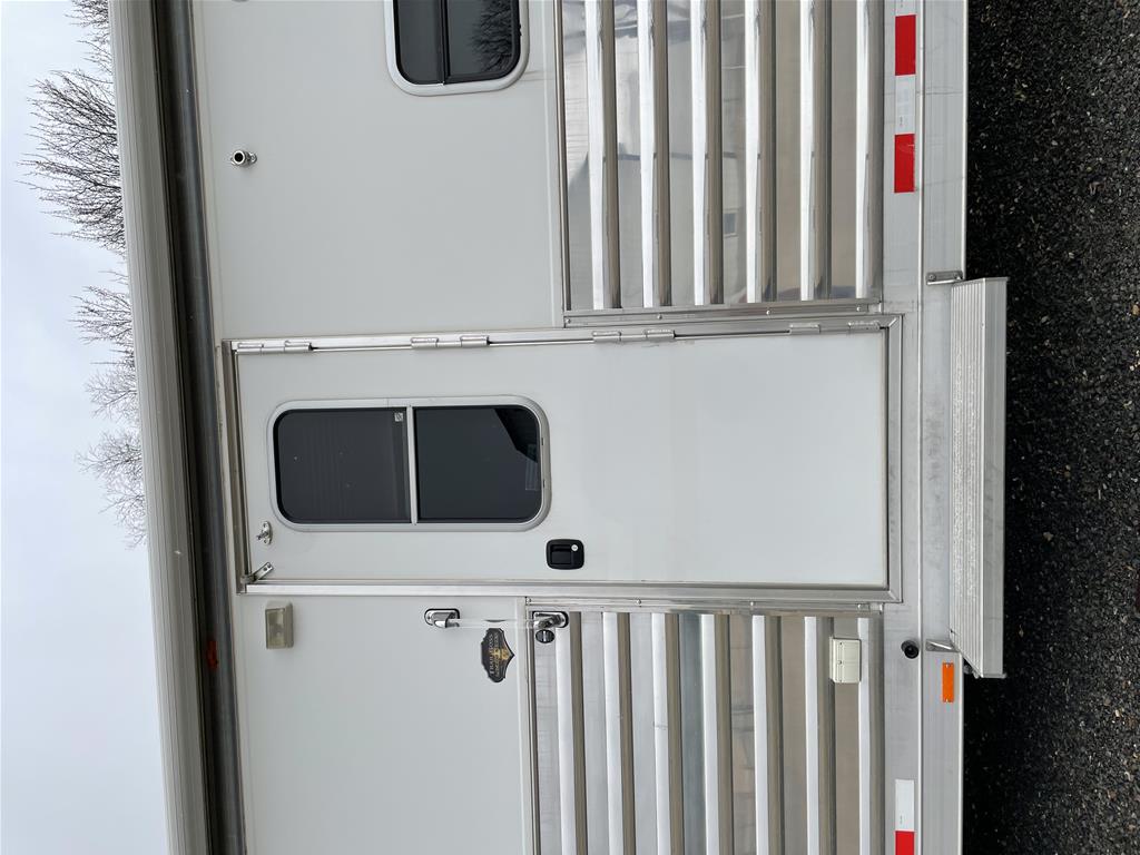 2014 4 Star Trailer Deluxe 3 Horse - Image 2
