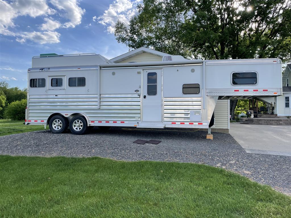 2014 4 Star Trailer Deluxe 3 Horse