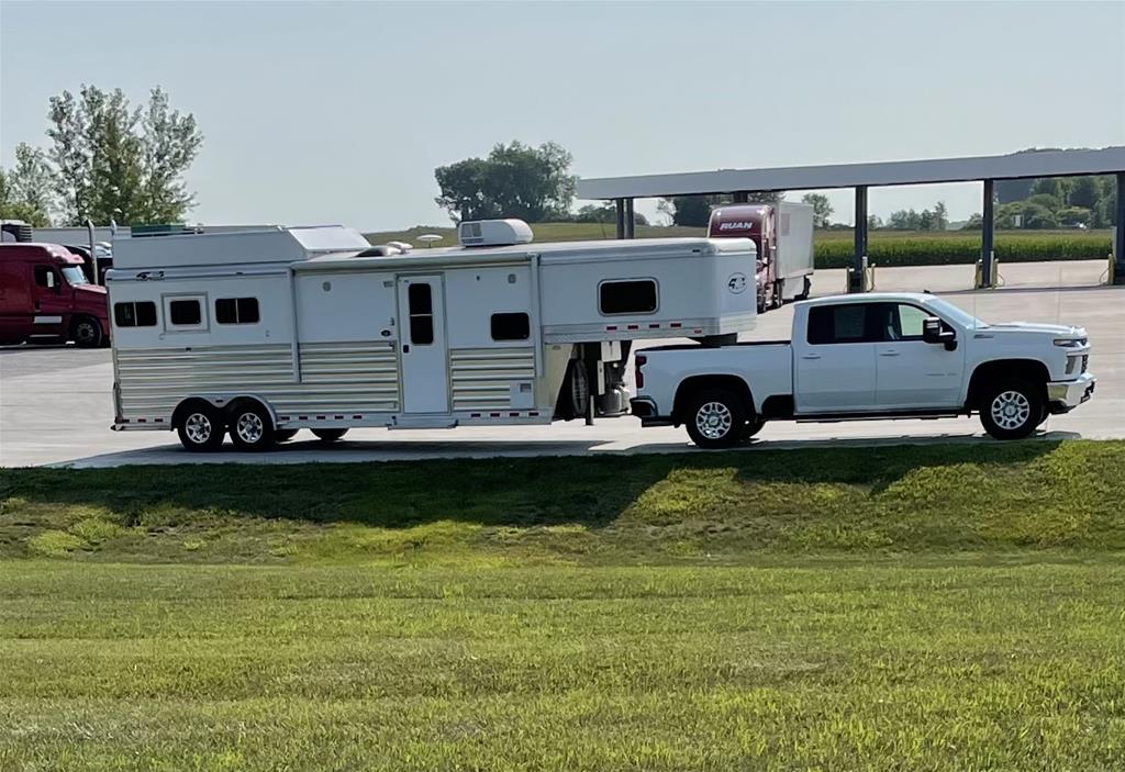 2014 4 Star Trailer Deluxe 3 Horse - Image 3