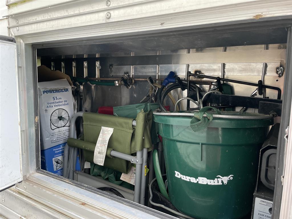 2014 4 Star Trailer Deluxe 3 Horse - Image 10