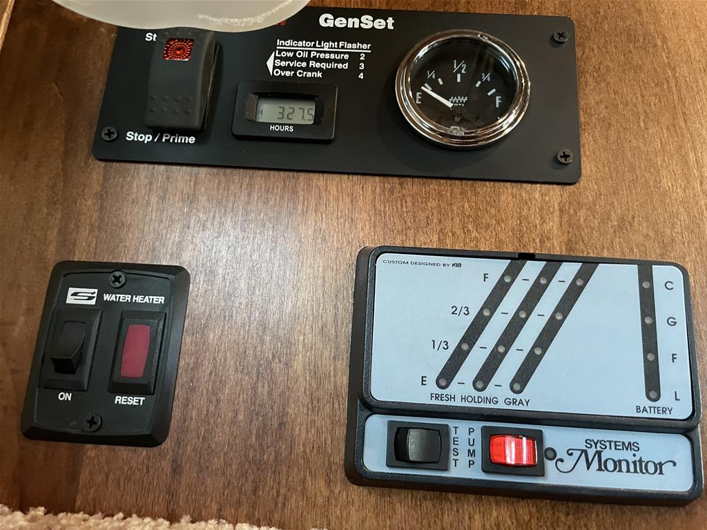 2014 4 Star Trailer Deluxe 3 Horse - Image 14