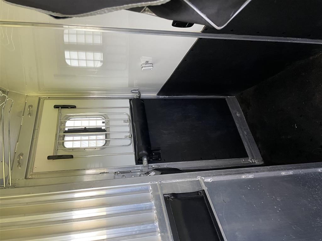 2014 4 Star Trailer Deluxe 3 Horse - Image 9