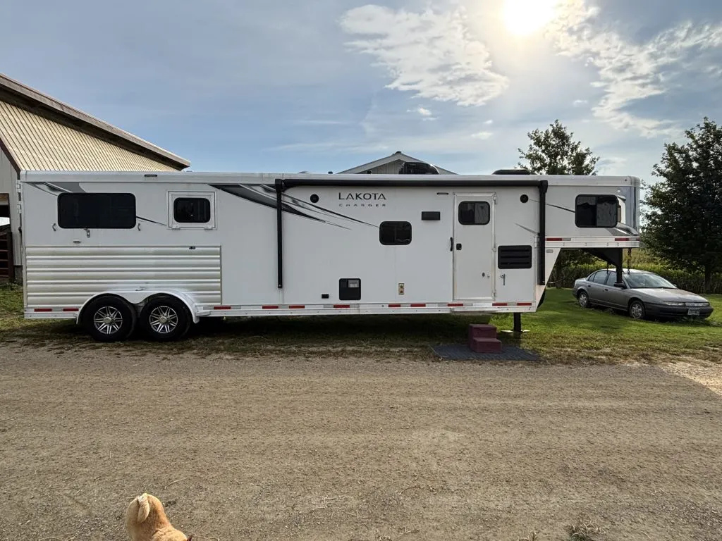 2022 Lakota Charger 2 Horse LQ - Image 8