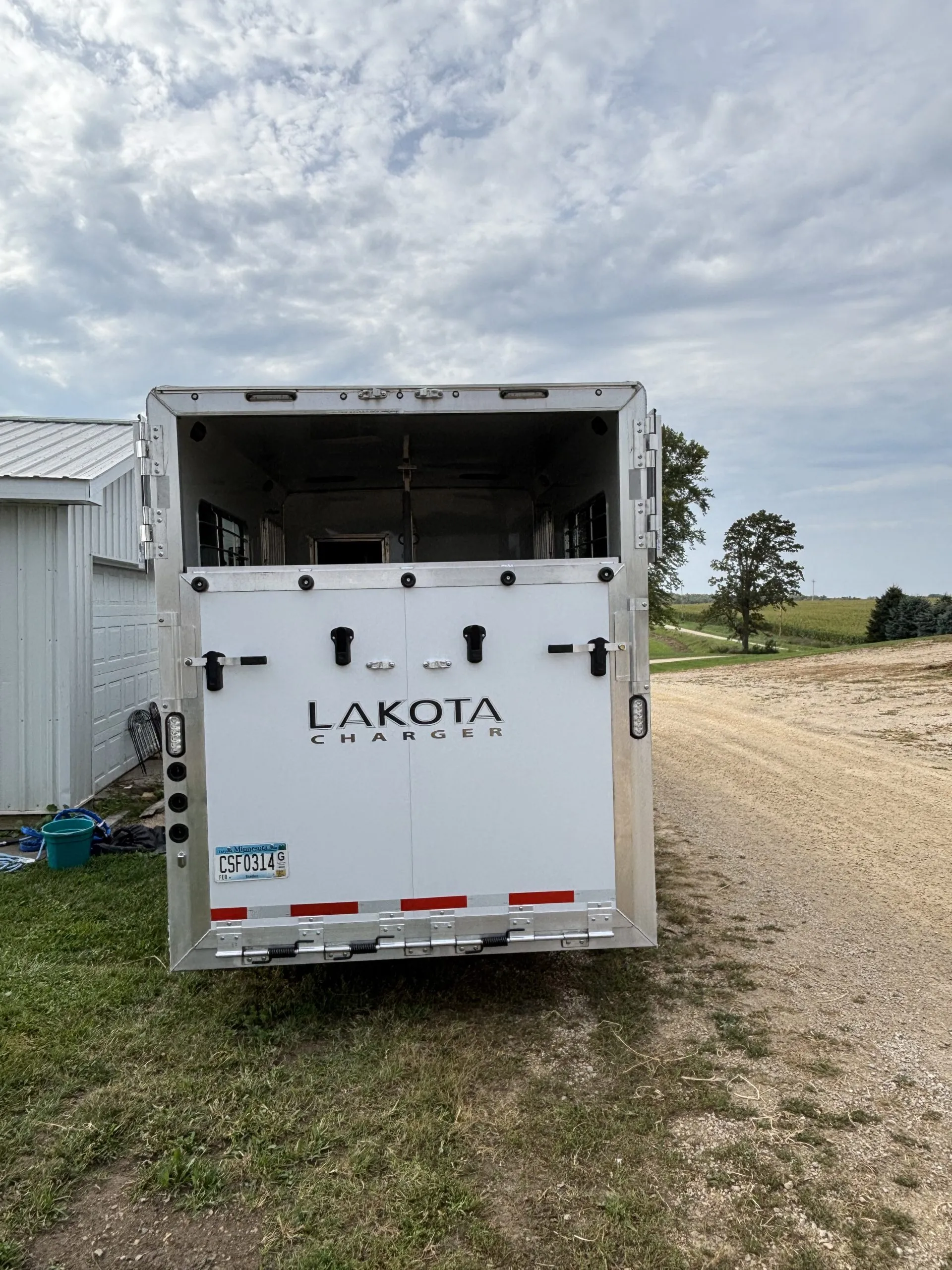2022 Lakota Charger 2 Horse LQ