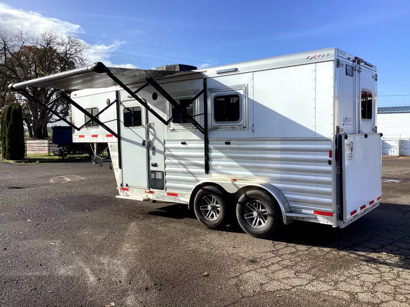 2019 Exiss Escape 7204 2 Horse Weekender Gooseneck Trailer - Image 8
