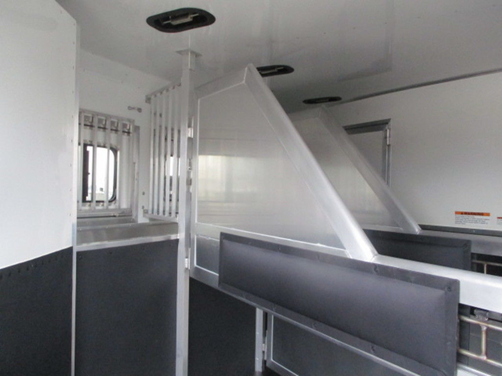 2024 Lakota 8315RK Charger 3-Horse Slant Load with Living Quarters - Image 8