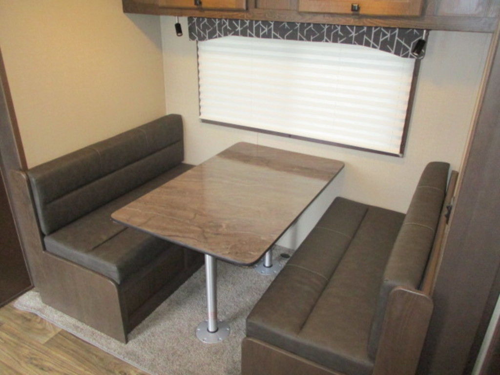 2024 Lakota 8315RK Charger 3-Horse Slant Load with Living Quarters - Image 11