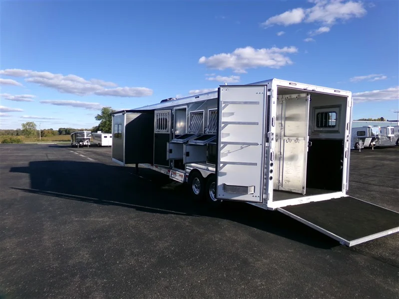 2023 Lakota Charger 8315 SR 3 Horse Gooseneck with Living Quarters - Image 3