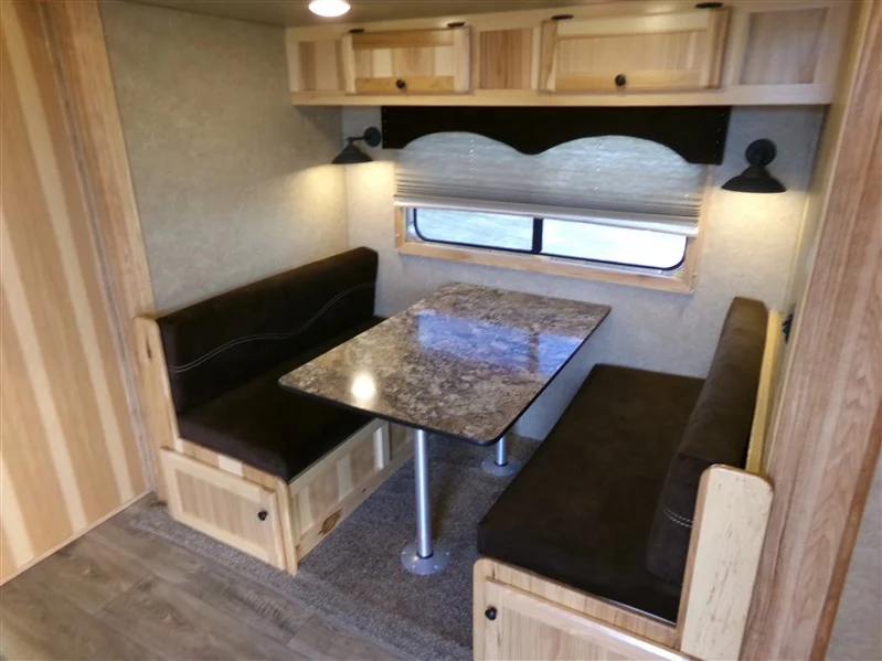 2023 Lakota Charger 8315 SR 3 Horse Gooseneck with Living Quarters - Image 10