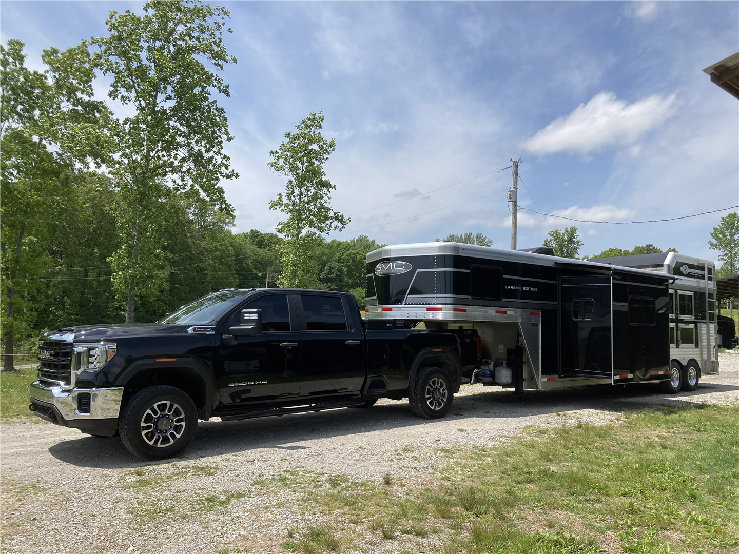 2020 SMC Laramie 3 Horse Gooseneck with Living Quarters - Image 11