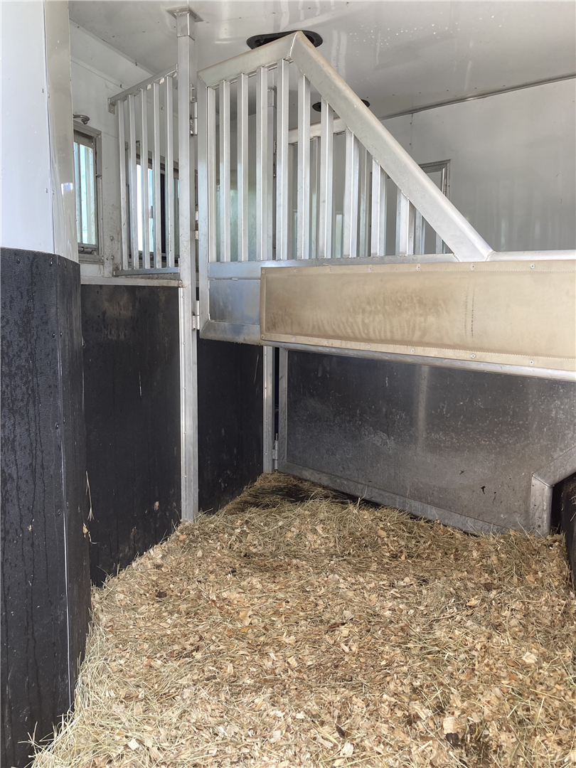 2020 SMC Laramie 3 Horse Gooseneck with Living Quarters - Image 10