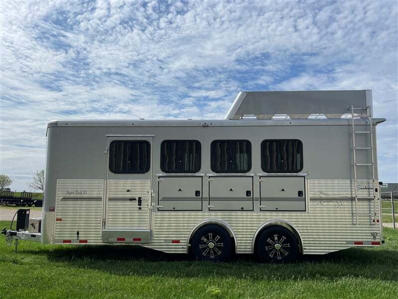 2008 Sterling Coach Custom 4 Horse Slant Load Gooseneck with 28' Living Quarters - Image 2