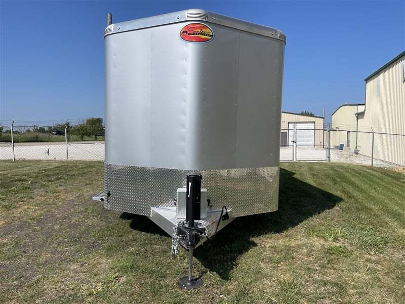 2008 Sterling Coach Custom 4 Horse Slant Load Gooseneck with 28' Living Quarters - Image 19