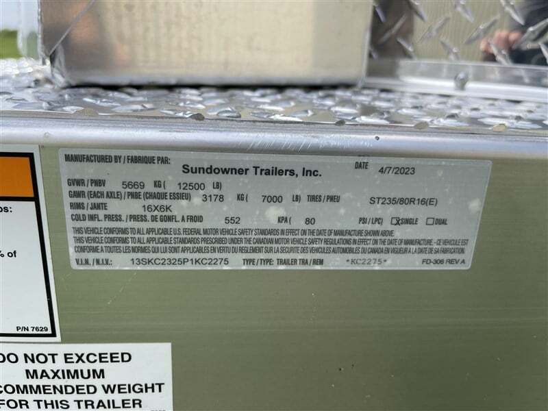 2008 Sterling Coach Custom 4 Horse Slant Load Gooseneck with 28' Living Quarters - Image 14