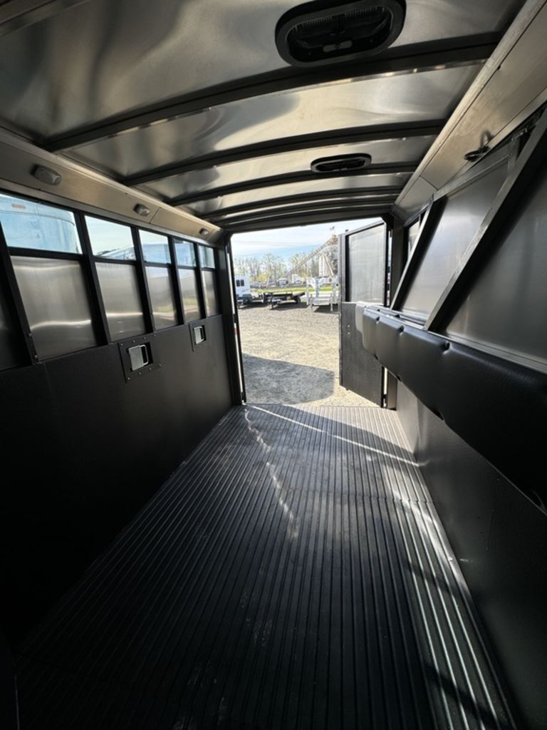 2025 Logan Coach Crossfire 3 Horse Bumper Pull - Image 15