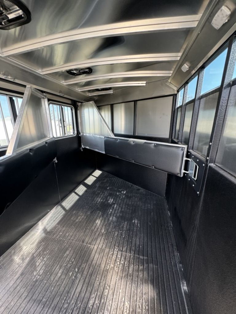 2025 Logan Coach Crossfire 3 Horse Bumper Pull - Image 16