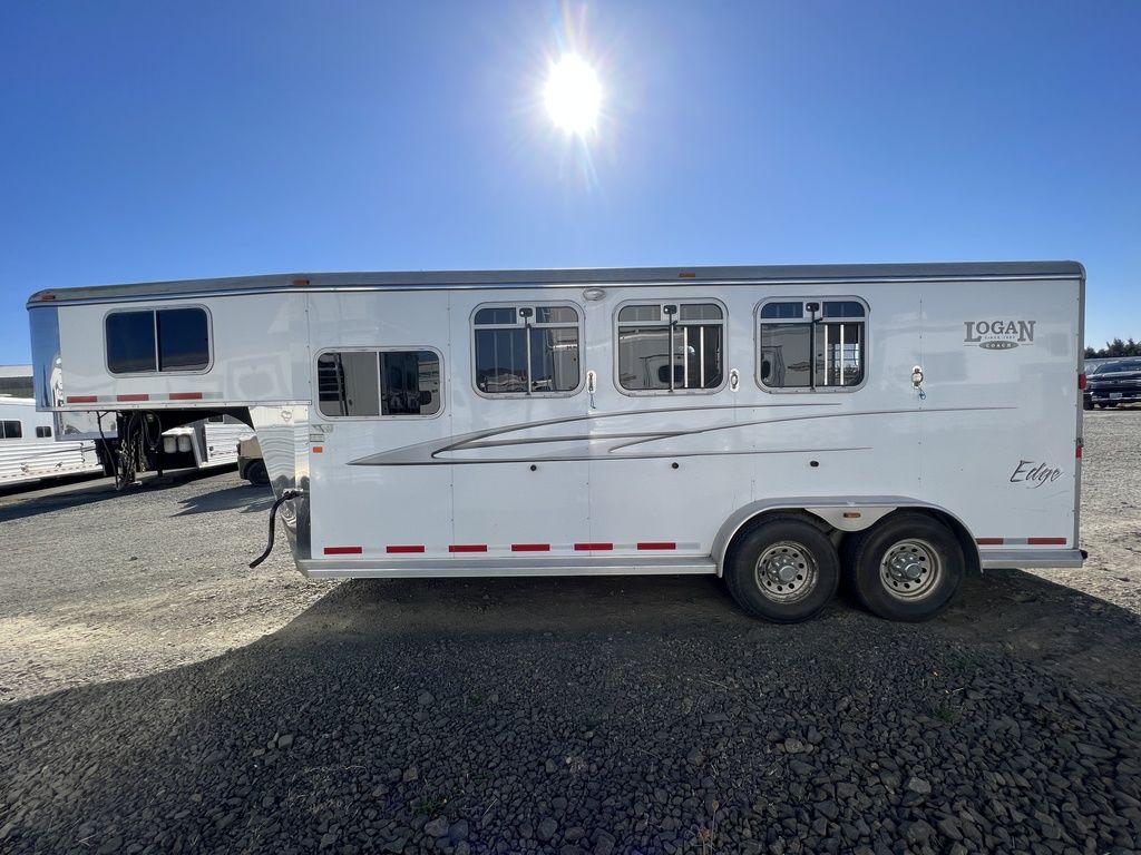 2007 Logan Coach Edge 3 Horse Slant Load Gooseneck with Insulated Dressing Room - Image 4