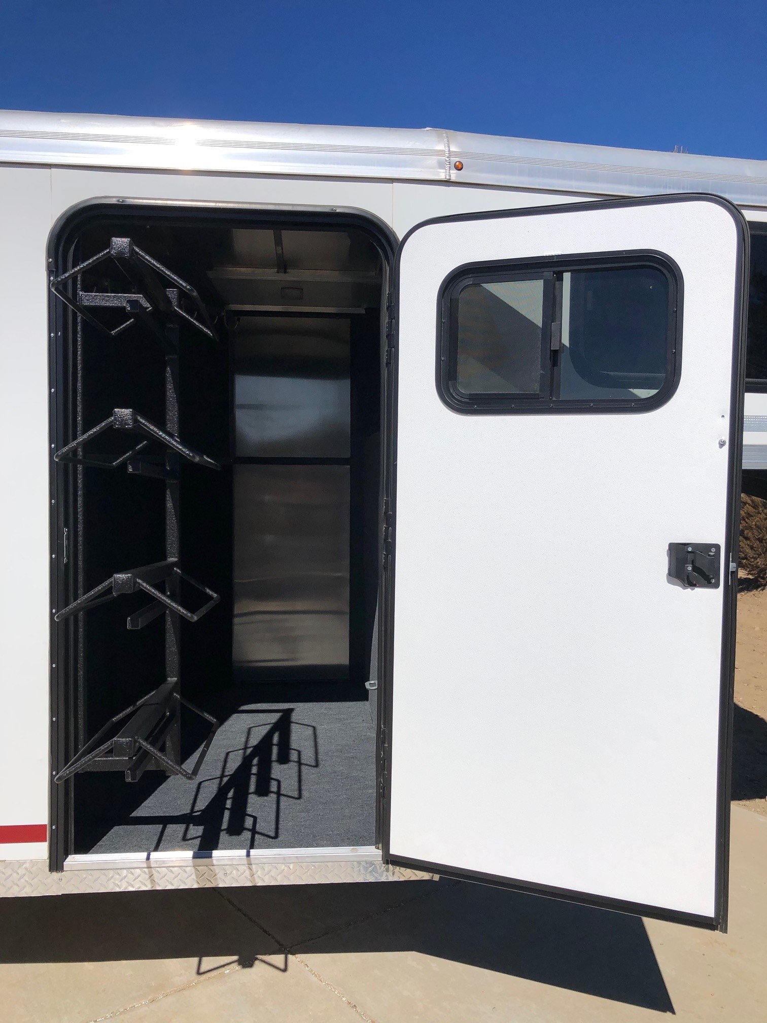 2019 Logan Coach Crossfire 4 Horse Slant Load Gooseneck - Image 16