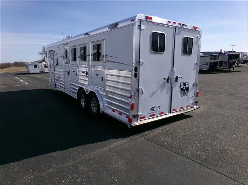 2016 4 Star 8410 Proline Interior 4 Horse Gooseneck with Living Quarters - Image 4