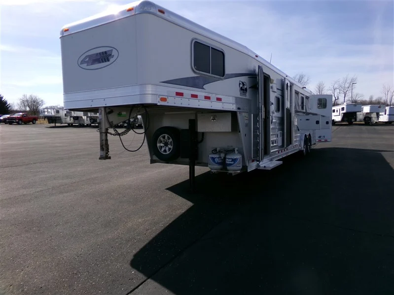2016 4 Star 8410 Proline Interior 4 Horse Gooseneck with Living Quarters - Image 7