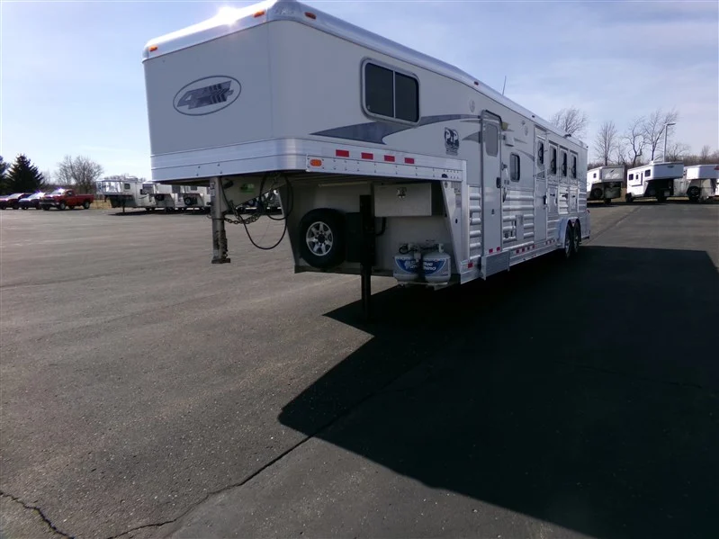 2016 4 Star 8410 Proline Interior 4 Horse Gooseneck with Living Quarters - Image 2