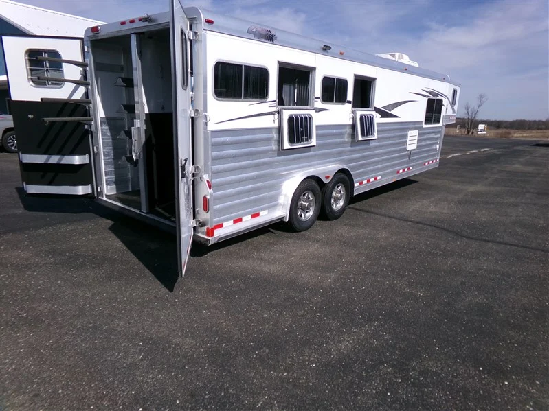 2016 4 Star 8410 Proline Interior 4 Horse Gooseneck with Living Quarters - Image 9