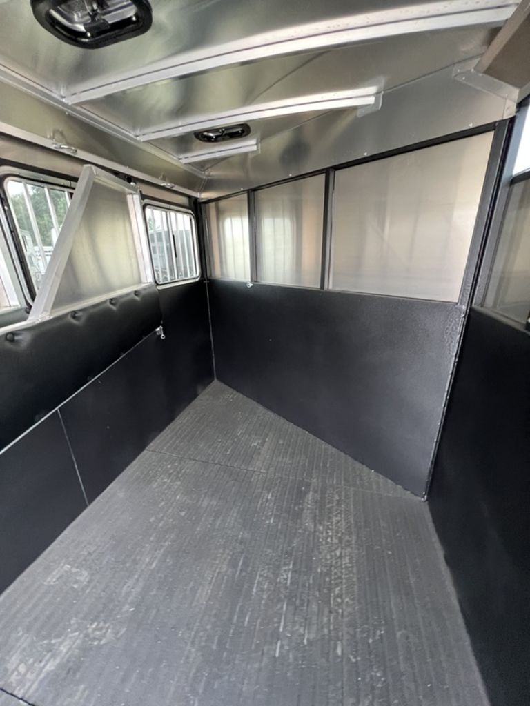 2023 Logan Coach Crossfire 3 Horse Bumper Pull - Image 14