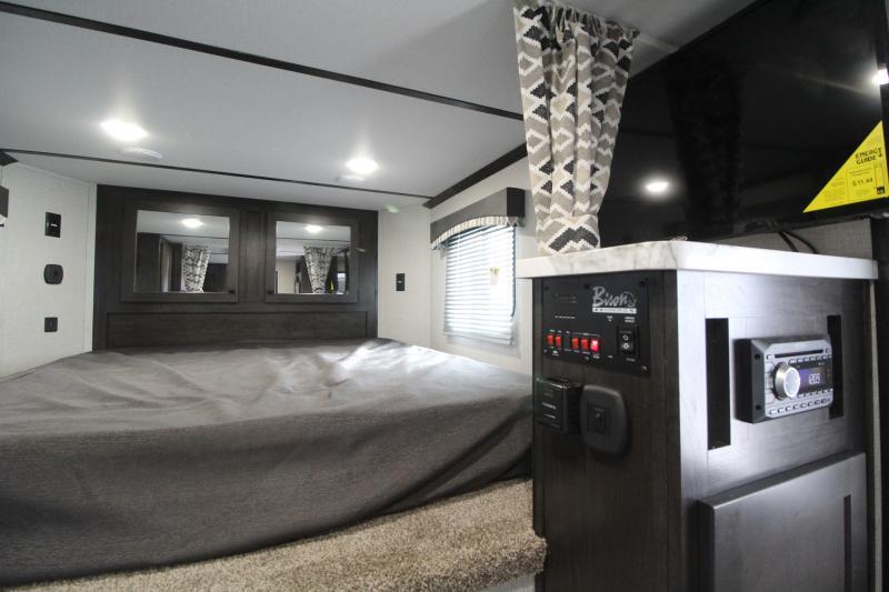 2024 Bison Silverado 7408 4 Horse Slant Load Gooseneck with Living Quarters - Image 8