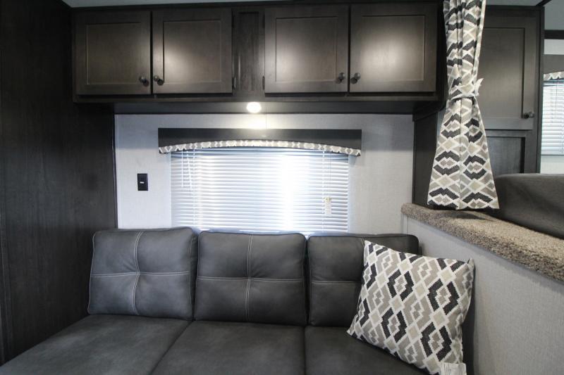 2024 Bison Silverado 7408 4 Horse Slant Load Gooseneck with Living Quarters - Image 9