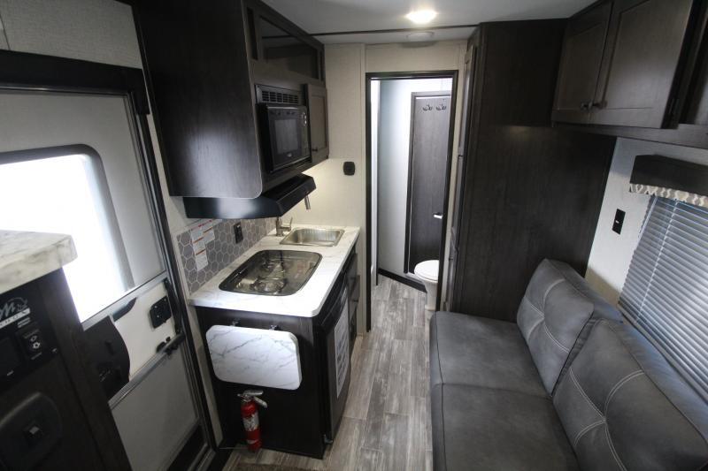 2024 Bison Silverado 7408 4 Horse Slant Load Gooseneck with Living Quarters - Image 3