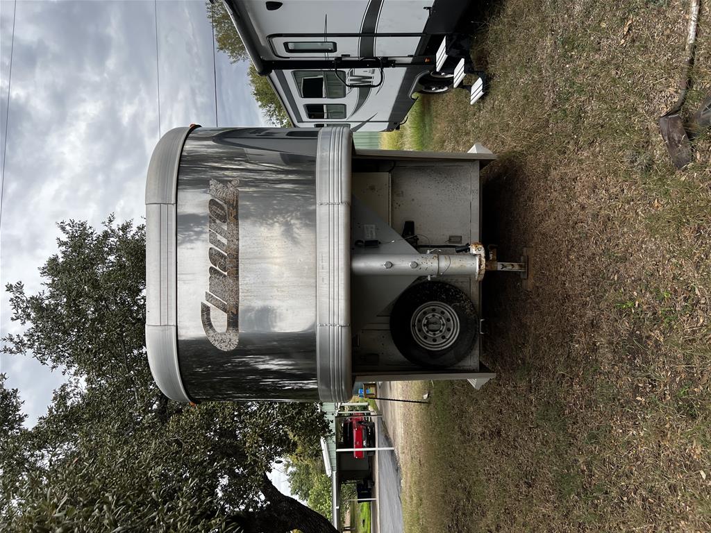 2003 Cimarron Weekender 4 Horse Slant Load Gooseneck - Image 2