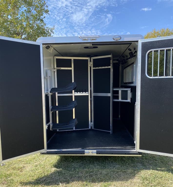 2024 Shadow Trailer 3 Horse Slant PRO SERIES Bumper Pull - Image 9