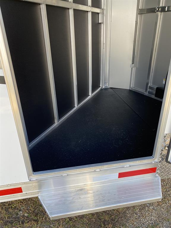 2024 Shadow Trailer 3 Horse Slant PRO SERIES Bumper Pull - Image 5