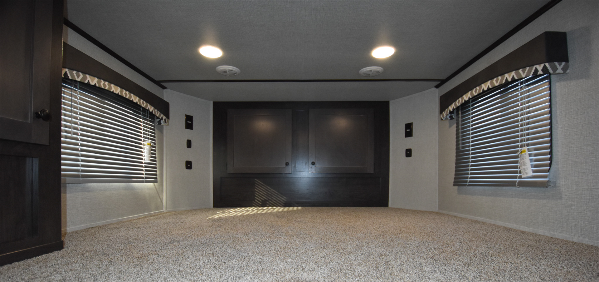 2025 Bison Trailer Ranger 7308 Gooseneck - Image 10