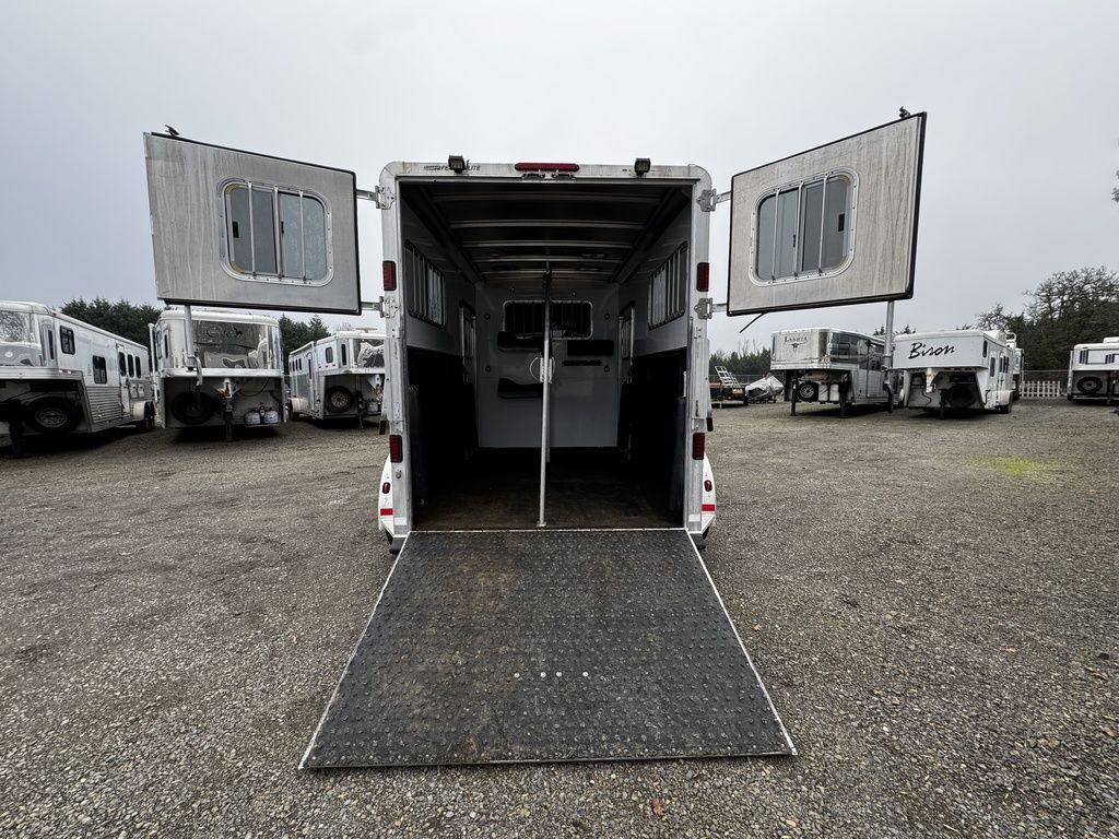 2009 Featherlite 2 Horse Straight Load Gooseneck w/ Dressing Room - Image 5