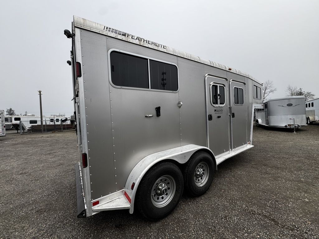 2009 Featherlite 2 Horse Straight Load Gooseneck w/ Dressing Room - Image 16