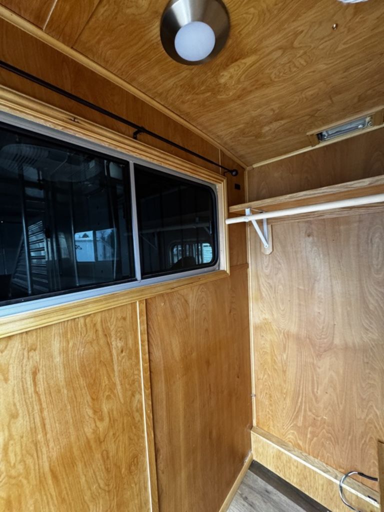 2009 Featherlite 2 Horse Straight Load Gooseneck w/ Dressing Room - Image 15