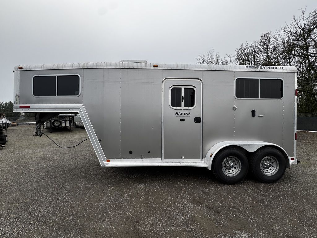 2009 Featherlite 2 Horse Straight Load Gooseneck w/ Dressing Room - Image 6