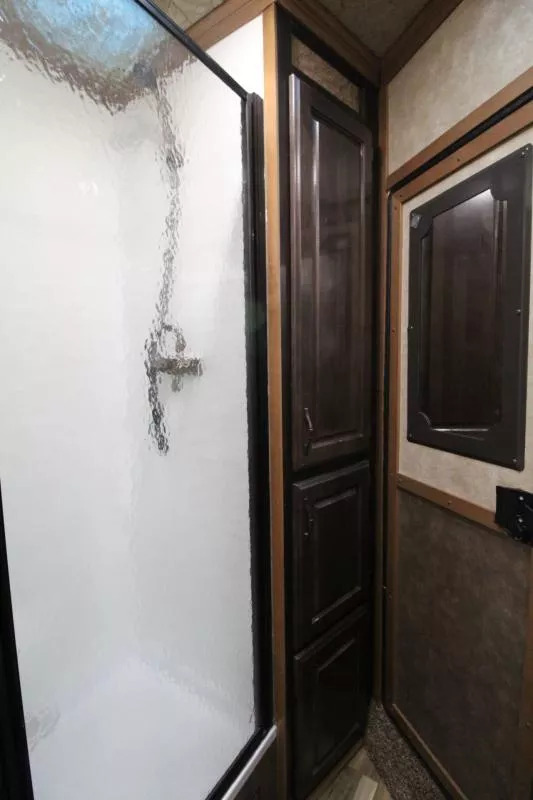 2017 Trails West Sierra 2 Horse Slant Load Gooseneck w/ Slide-Out Living Quarters - Image 16