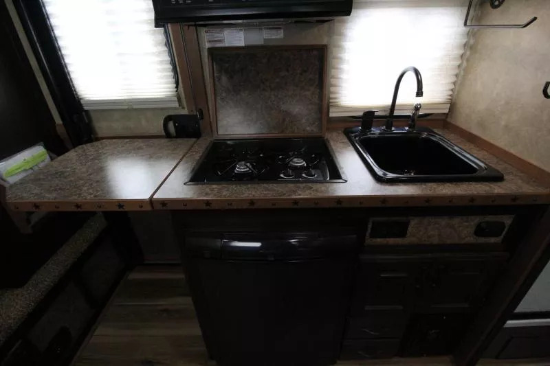 2017 Trails West Sierra 2 Horse Slant Load Gooseneck w/ Slide-Out Living Quarters - Image 12