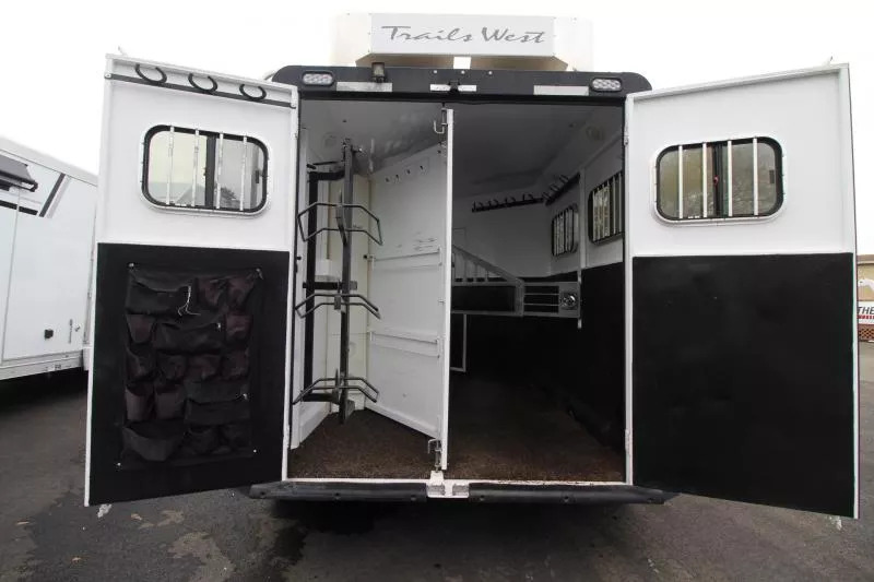 2017 Trails West Sierra 2 Horse Slant Load Gooseneck w/ Slide-Out Living Quarters - Image 20