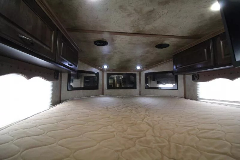 2017 Trails West Sierra 2 Horse Slant Load Gooseneck w/ Slide-Out Living Quarters - Image 9